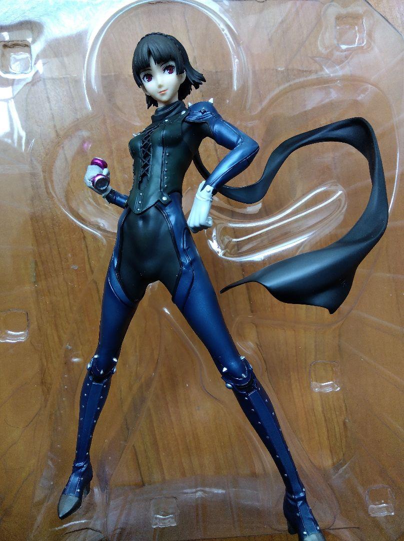 

[USED] Lucrea Persona 5 Makoto Niijima Figure with Bonus Tapestry
