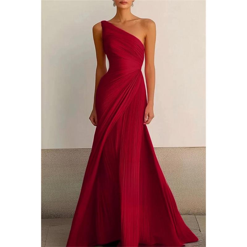 2026 Elegant Cross-Shoulder European & American Light Luxury Slim-Fit Banquet Gown