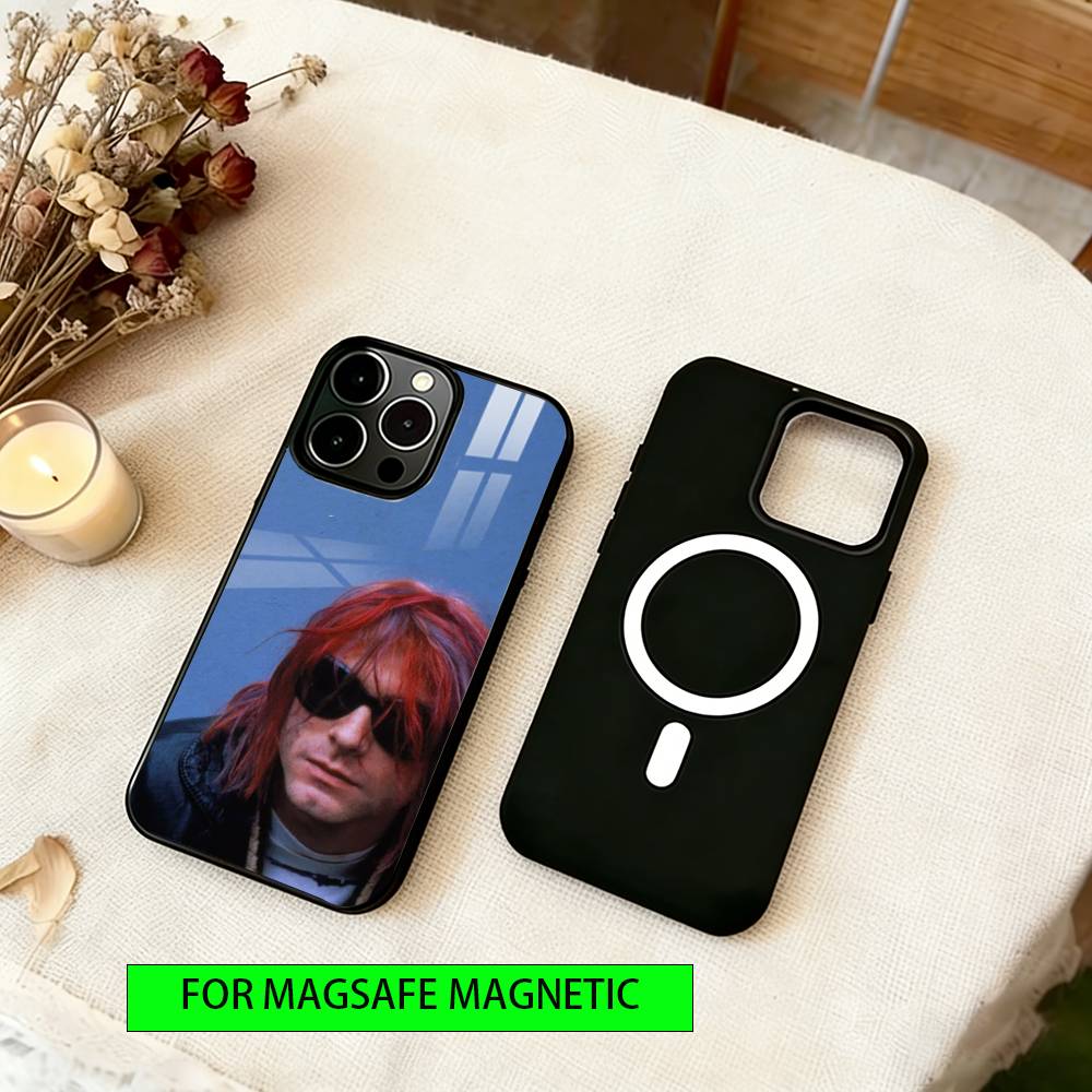 Sångare Kurt Cobain Telefonfodral För iPhone17,16,15,14,13,12,11 Plus,Pro Magnetiskt med Magsafe Trådlös Laddning