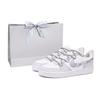 Court Borough Low Leder Niedrig geschnittene Skateboard-Schuhe Damen Weiß Silber BQ5448-100(Team52-S-BOX)