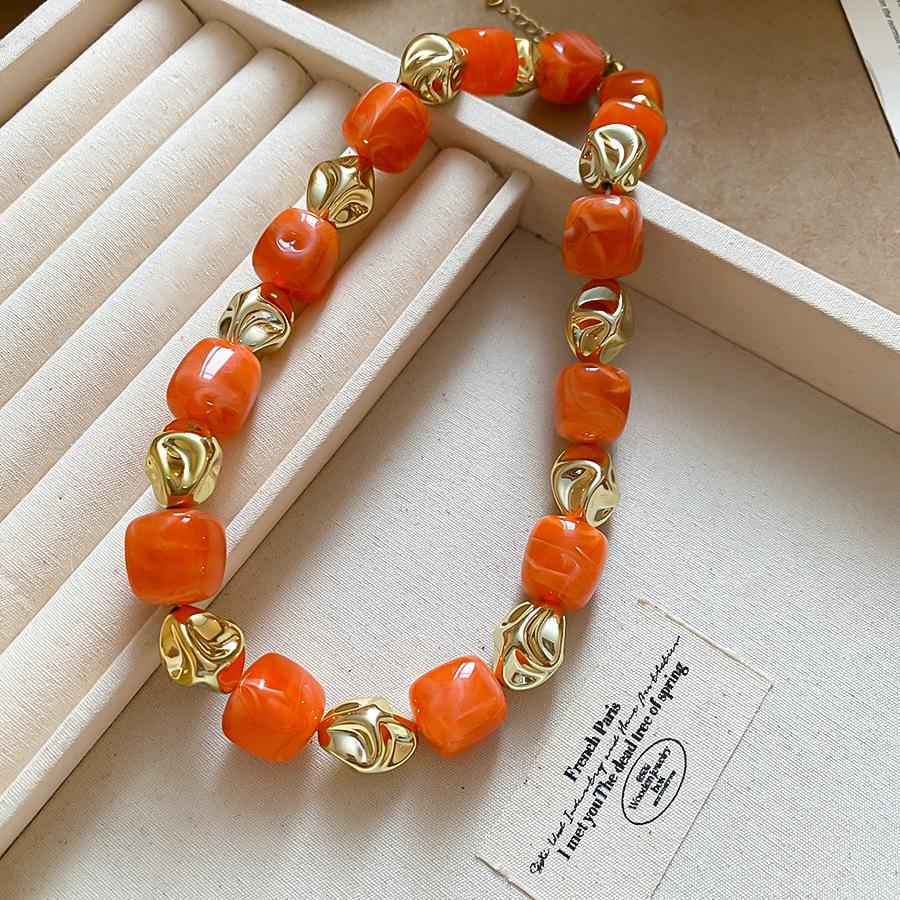 European and American color acrylic shell beaded necklace design sense collarbone chain exaggerated necklace women