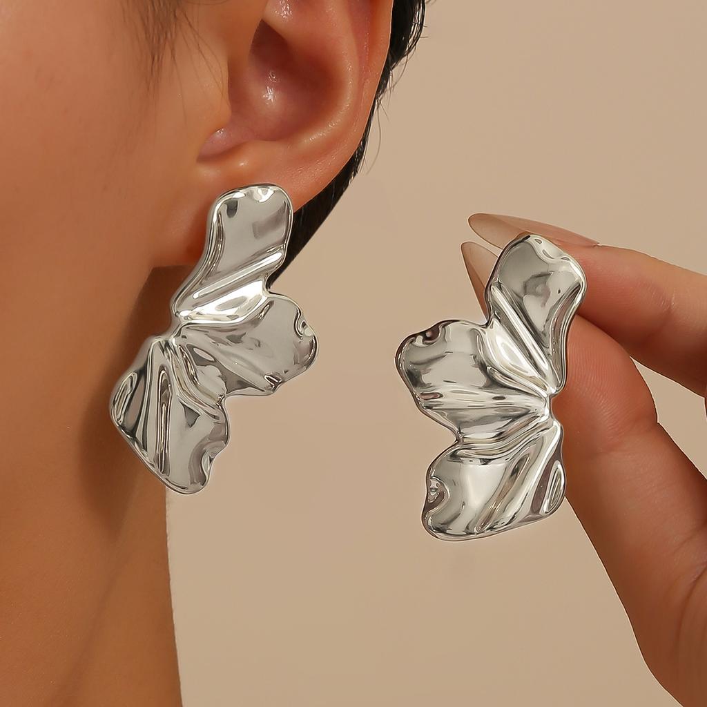 Vintage Golden Double-Layer Hollow Flower Hoop Earrings For Women Fashion Geometric Dangle Drop Earrings Daily Wear Jewelry