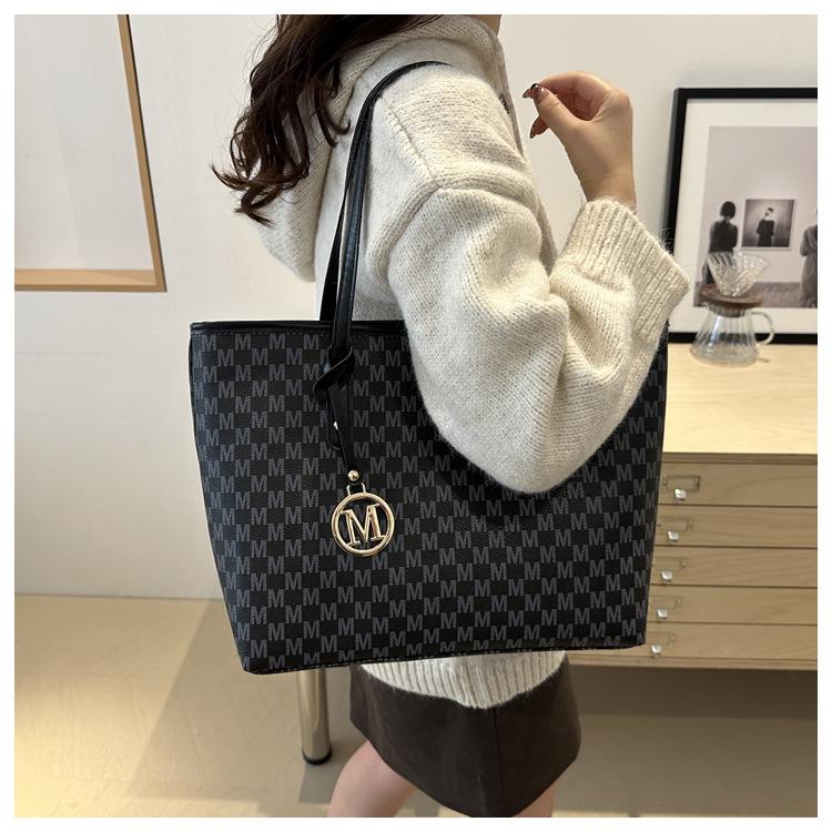 New Large Capacity Commuter Tote Bag Faux Leather Shoulder Handbag for Women Students CLE