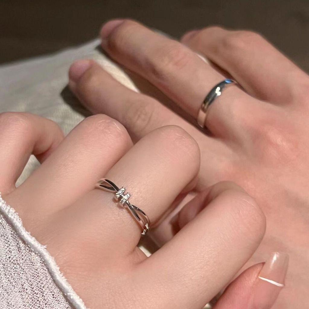 Love interweaves, M ö bius couples pair rings, light luxury, niche, versatile, fashionable rings, give to girlfriend