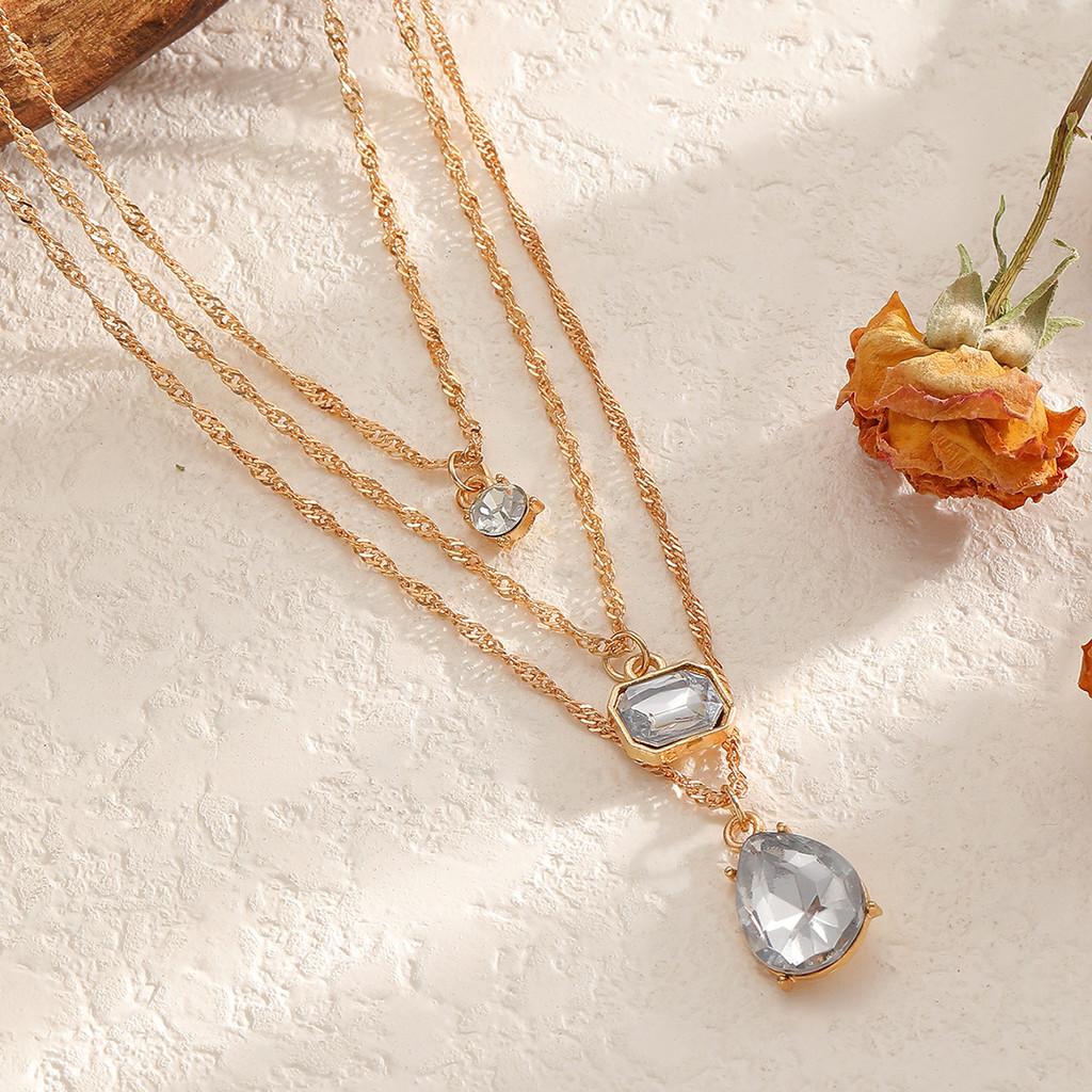 Collier pendentif tendance en alliage avec goutte en acrylique, idéal pour l'été