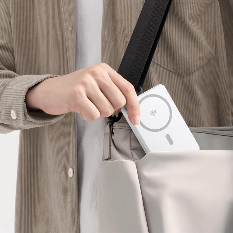 Baseus magnetic power bank 10000mAh 15W wireless fast charging qi2 certification can be used on airplanes PPWPQ10-20