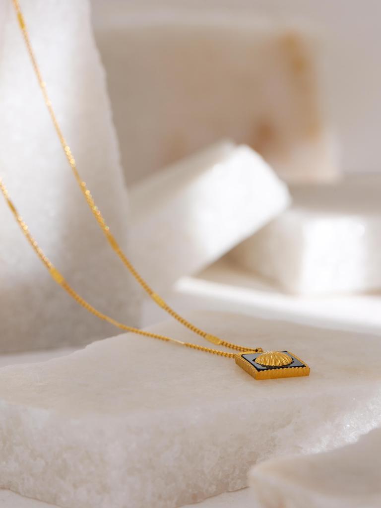 Eetit Naszyjnik z wisiorkiem ze stali nierdzewnej w kolorze czarnym z kwadratowej muszli dla kobiet