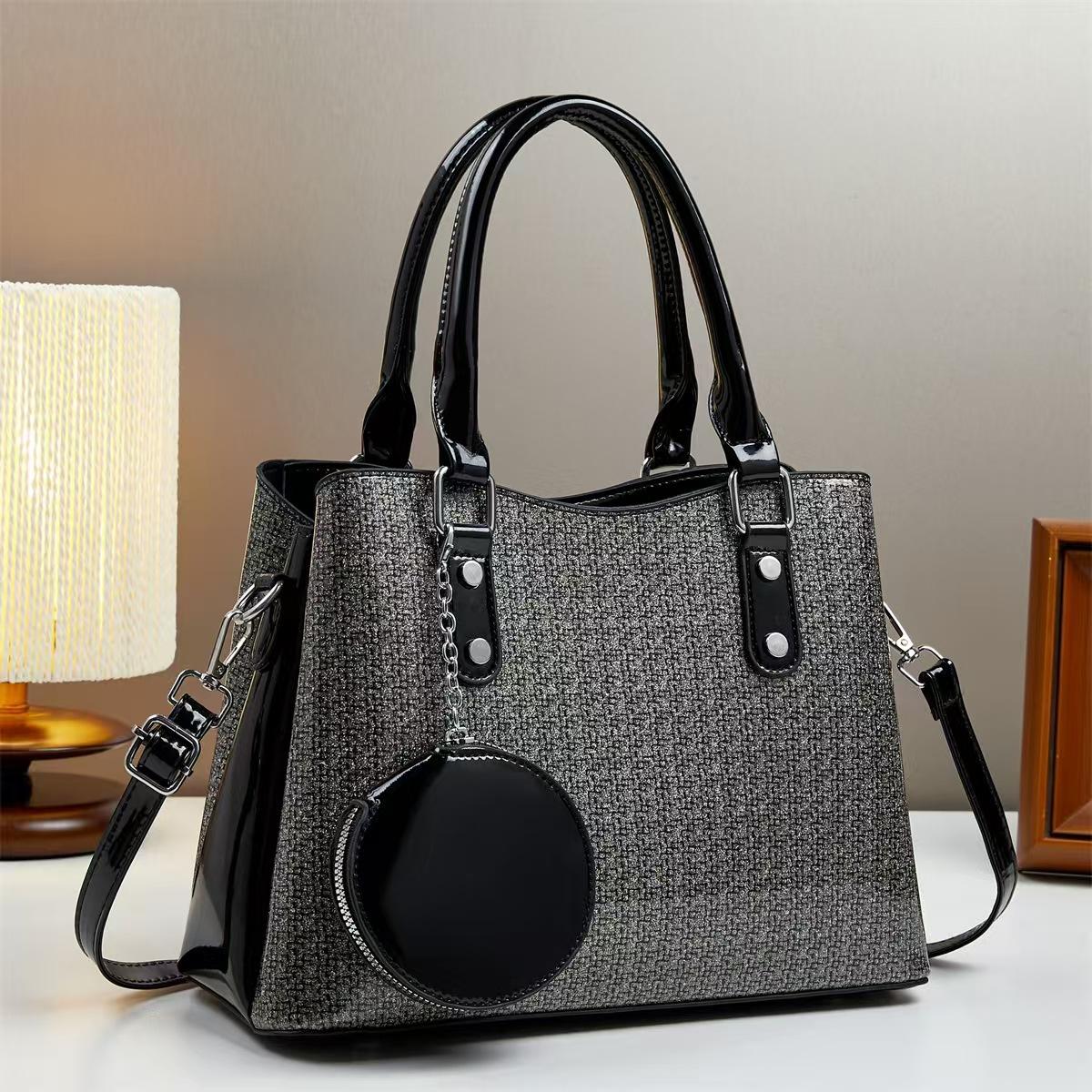 

Fashionable and Versatile Large Capacity Single Shoulder Crossbody Bag