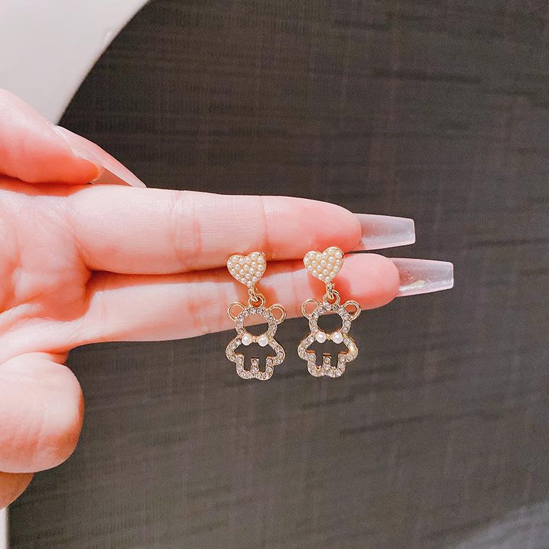 

Серьги-гвоздики «Мишка с жемчужным сердцем» – Милые и модные серьги для женщин, Модные серьги в милом стиле