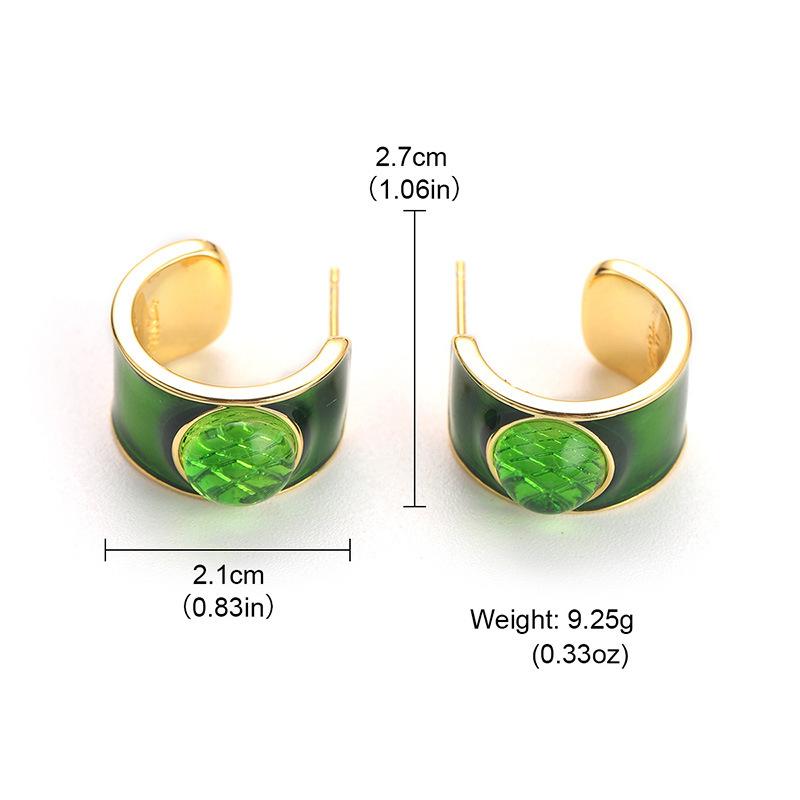 Original European, American and medieval C-shaped green exquisite stud earrings, simple and fashionable personality, high-end earrings are retro