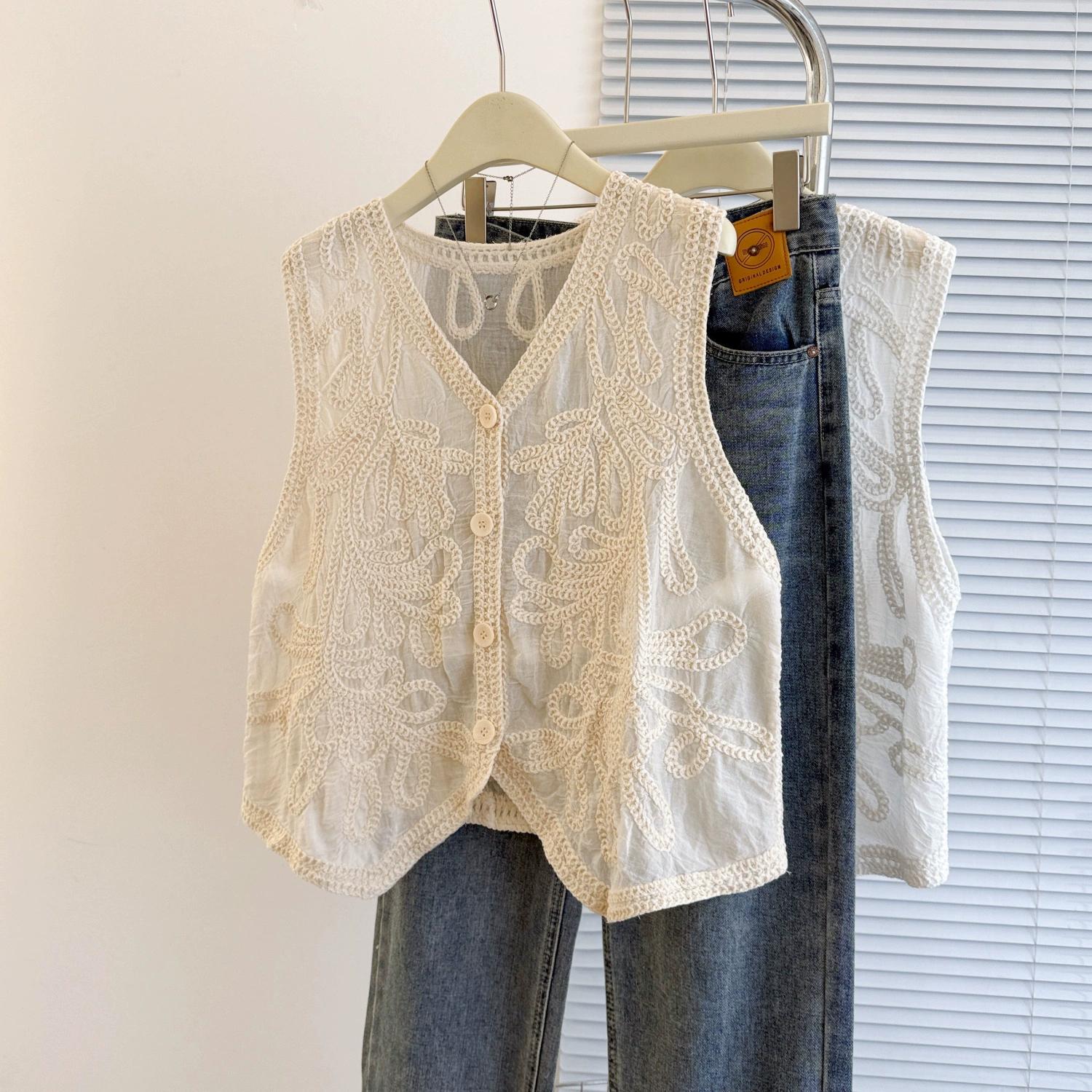 

DIMANAF 2025 Новый короткий жилет футболка женская без рукавов пуговицы вязаный кружевной жилет V-образный вырез летний стиль базовые топы футболки свободная одежда One Size бежевый