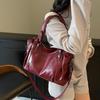 Fashionable Vintage Leather Handbag Large Capacity Shoulder Bag Fashion Shoulder Bag for Daily Commute Work Weekend Outings and Ladies' Holiday Gifts