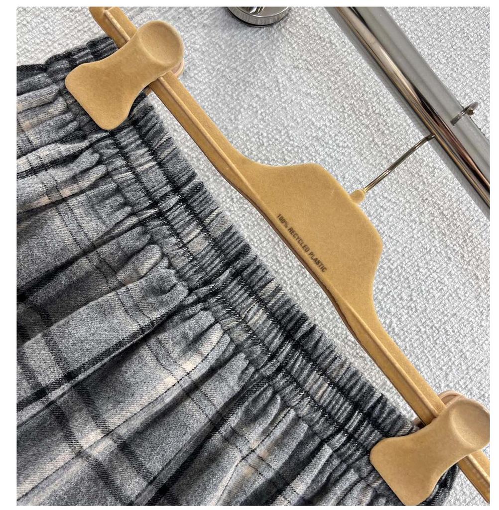 Miu Style Plaid Mini Skirt: Elastic Waist, Single-Breasted, Autumn/Winter Collection