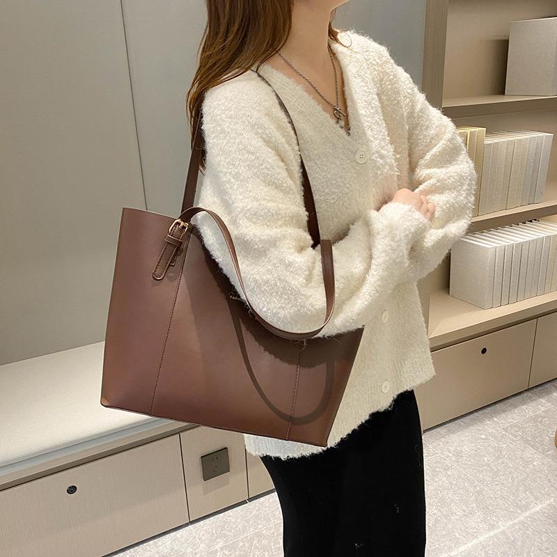 Fashion Commuter Large Capacity Tote Bag Women's Armpit Bag New Spring Trend Fashion Portable Shoulder Bag Women