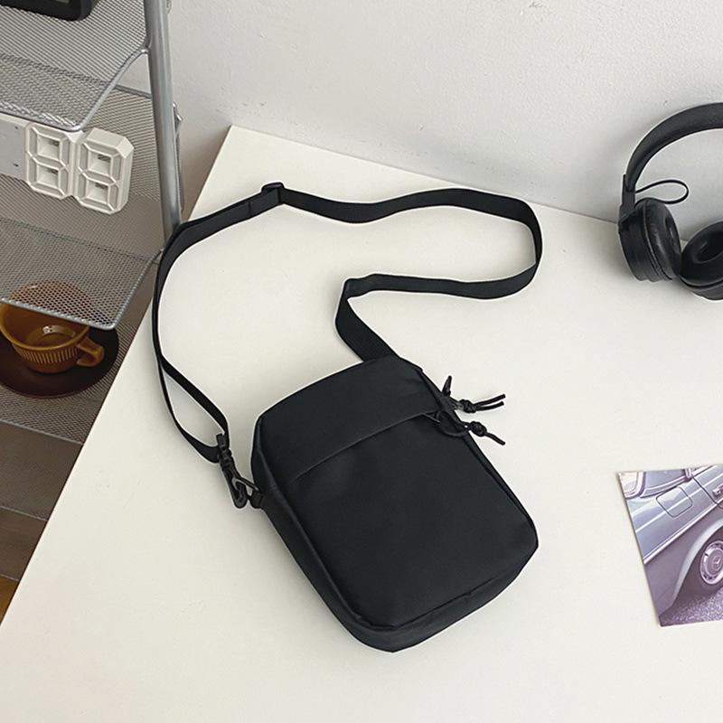 

2025 Casual Messenger Bag: Stylish, Compact Phone and Shoulder Bag for Men and Women чёрный