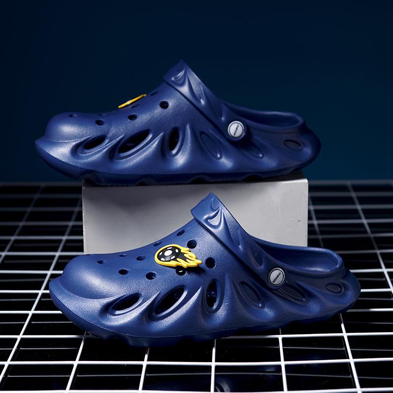 2025 Summer New Fashion Trend Men's Flame Hole Shoes Large Size Bag Head Slippers Outdoor Beach Sandals