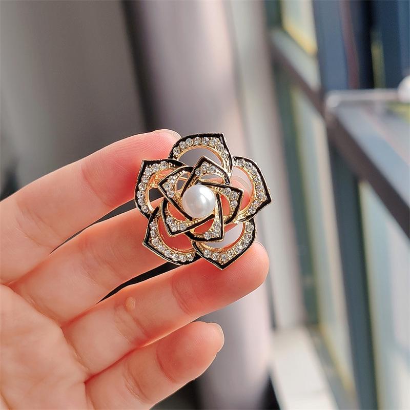 

Трехмерная французская полая брошь «Камелия», изысканный и современный дизайн, простые аксессуары в виде булавки, для женщин