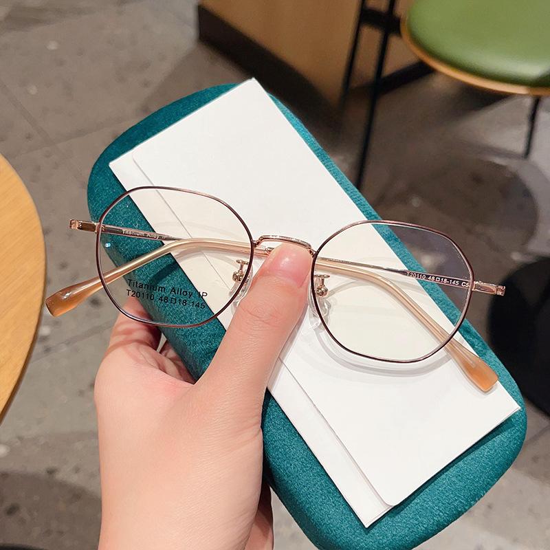 Ultra-light Japanese Retro Titanium Glasses Female Plain Face Polygon Small Frame with Adjustable Height
