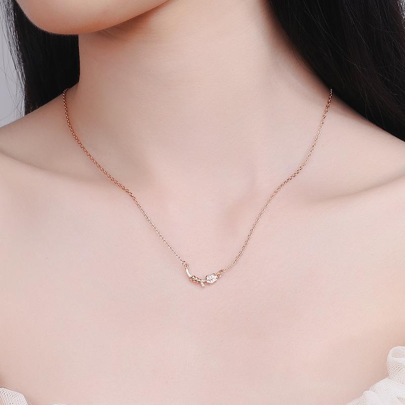 Rose necklace women's trend collarbone chain ins style Korean version temperament pendant niche jewelry