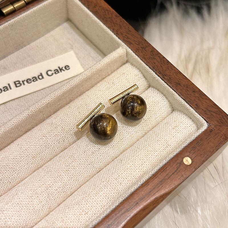 Vintage Brown Imitation Pearl Stud Earrings For Women Elegant Round Bead Temperament Earrings Jewelry Daily Wear Accessories