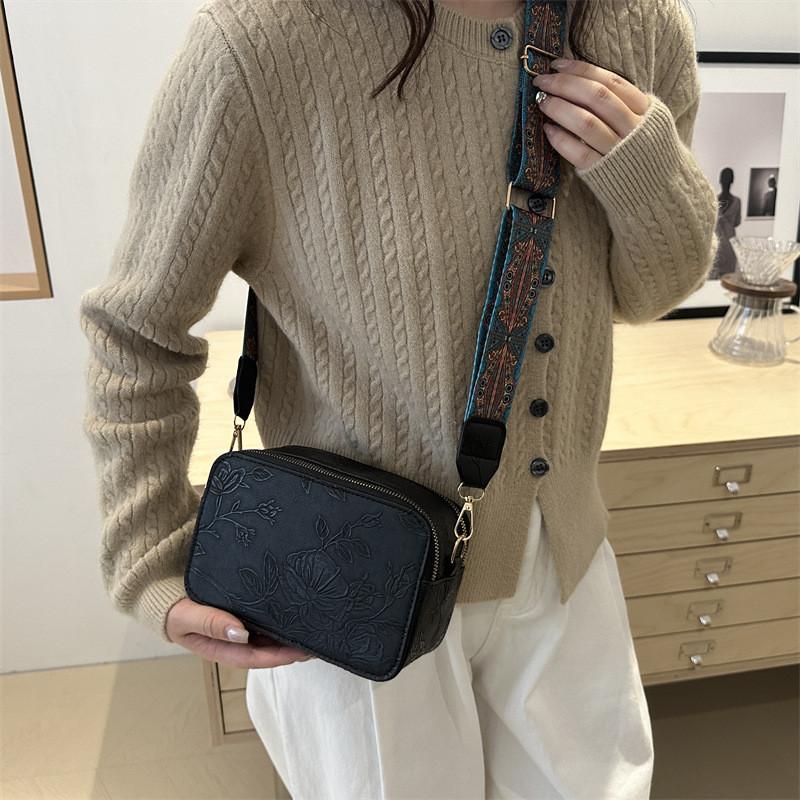 Elegant Modern Single Shoulder Crossbody Bag With Unique Design For Trendsetters