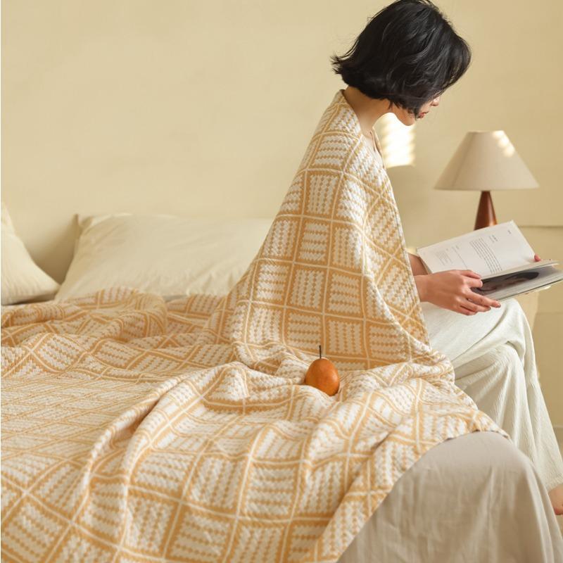 New Three-layer Gauze Towel Blanket Spring and Summer Lunch Blanket Office Air Conditioning Blanket.