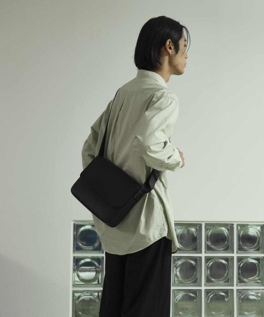 Emotio One Line Minimal Crossbody Bag [Diamond Black]