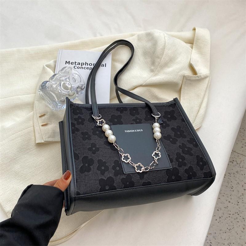 Personalized Fashion Bag Women's New Summer Large-capacity Pearl Chain Shoulder Bag Niche Design Armpit Bag