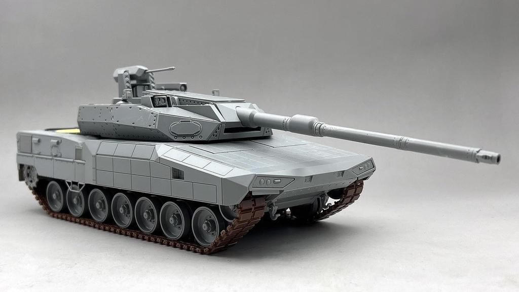 Amusing Hobby 1/35 Leopard 2 A-RC 3.0 Next-Generation Main Battle Tank Plastic Model AMH35A062 (Tank)