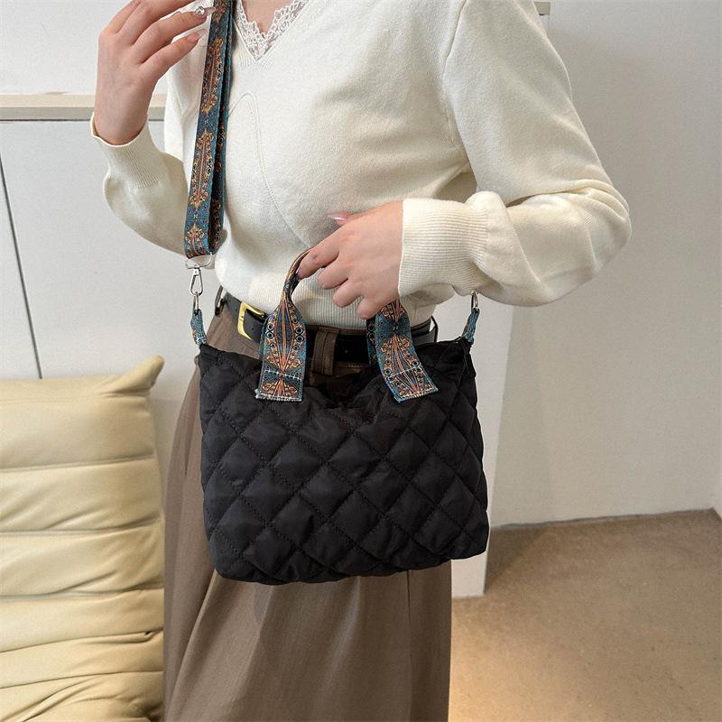 Fashion Women Crossbody Puffer Bag Padded  Inflated Bag Down Cotton Padded Wide Shoulder Strap Shoulder Bag