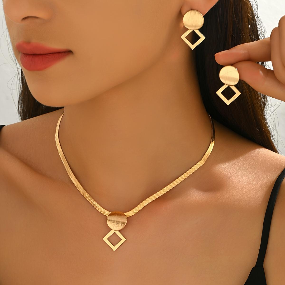 

Flat Snake Chain Necklace Paired with Geometric Round Rhombus Creative Earrings Set. золотистый