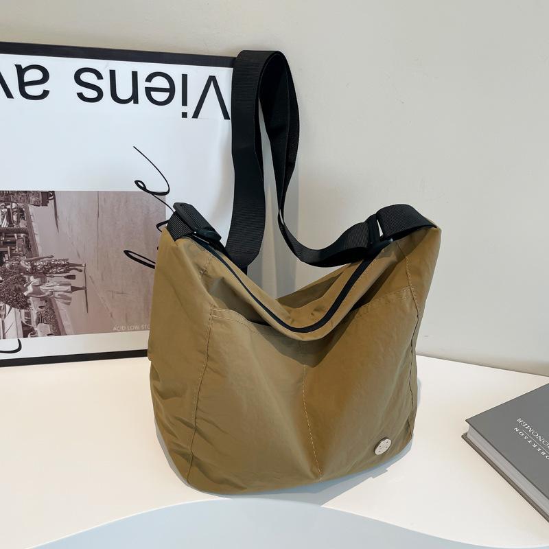 Сумка женская тканевая сумка сумка через плечо на одно плечо универсальная большая вместимость студенческая сумка коричневый 1487₽