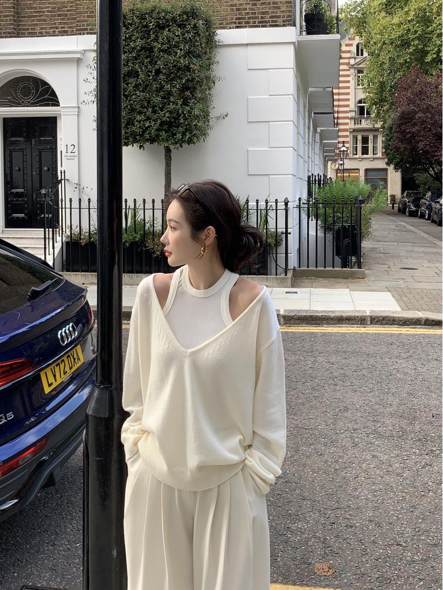 

In-Stock Korean Chic V-Neck Sweater & Vest Two-Piece Set for Spring & Autumn One Size