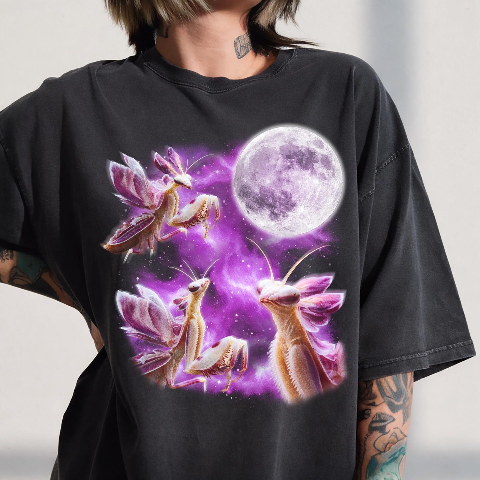 Three Praying Mantis Moon Graphic T-Shirt, Vintage Oversized Bug Tee, Nature Lover Shirt 4XL