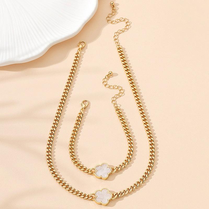 Nuovo Set Collana con Ciondolo a Fiore a Cinque Petali Portafortuna Multicolore più Venduto e Bracciale per Donna Regalo Gioielli Trendy Set Gioielli per Feste