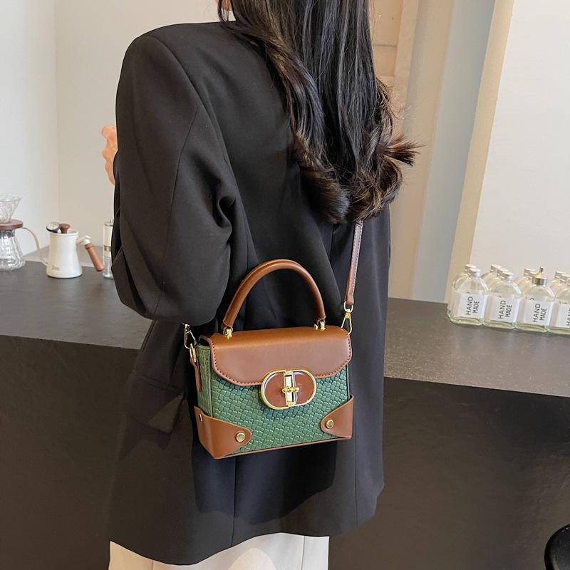 Bag Women's Bag Retro Casual Handheld Winter Bag Trend Versatile 2025 Box New Fashion Shoulder