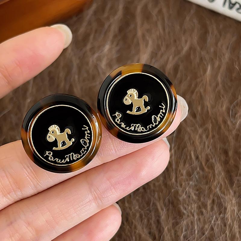 Maillard Coffee Color Amber Earrings Women's Autumn and Winter High-end Commuter Style Earrings Light Luxury Niche Design Earrings