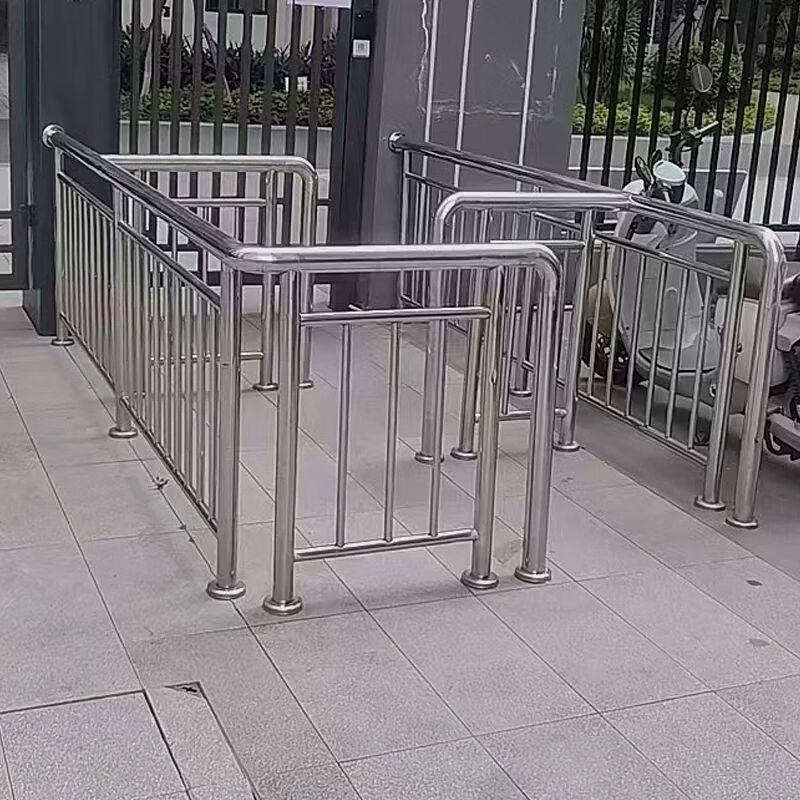 Qiuchao 304 Stainless Steel Security Bollard