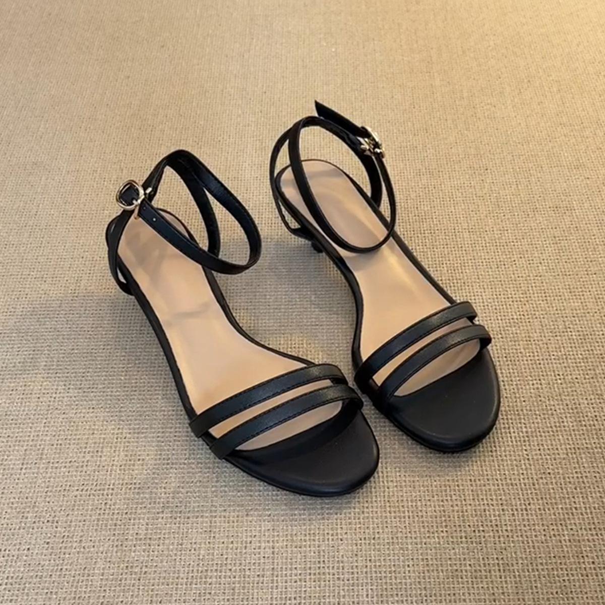 

Fairy wind word with open toe sandals female French simple low heel versatile commuter roman shoes 40