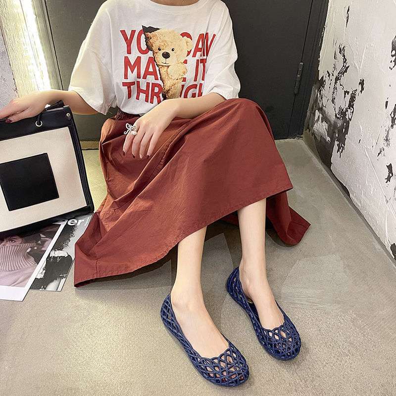 Sandalen Damen 2025 Sommer Mode vielseitig hohl Zehenkappe rutschfest Lochschuhe flache Schuhe Mutter Strandschuhe Plastik