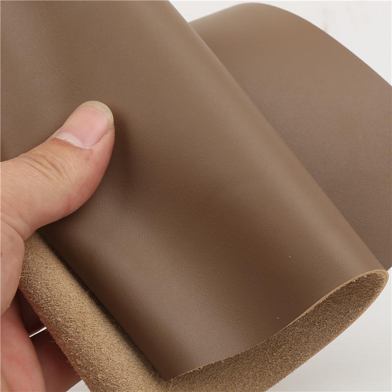 Skóra bydlęca 1,5 mm, w kolorze beżowym, o splocie płóciennym, do ręcznie robionych torebek DIY