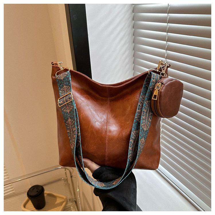 

Комплект из двух предметов ретро большой вместимости 2025 зима новый простой повседневный модный кроссбоди на плечо сумка-тоут коричневый