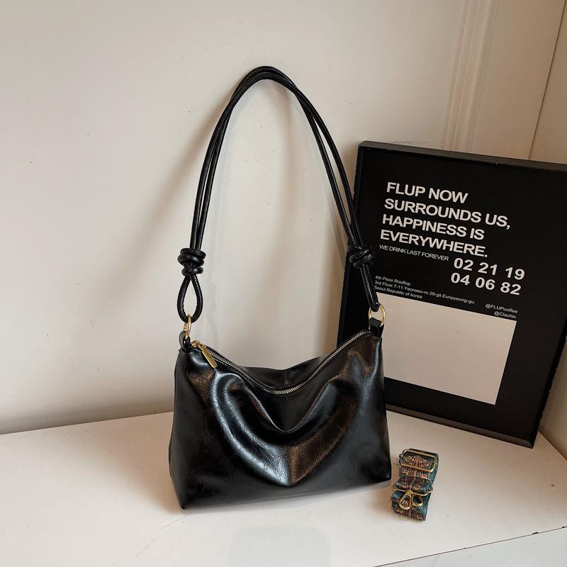Winter new shoulder bag trend messenger bag texture women s bag fashion casual personalized tote bag чёрный