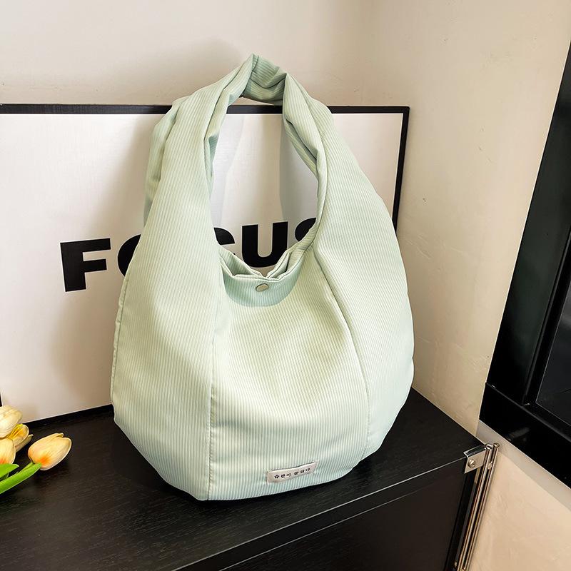 Niche casual bag women's 2025 new foreign style spring shoulder bag student commuting personality trend tote bag