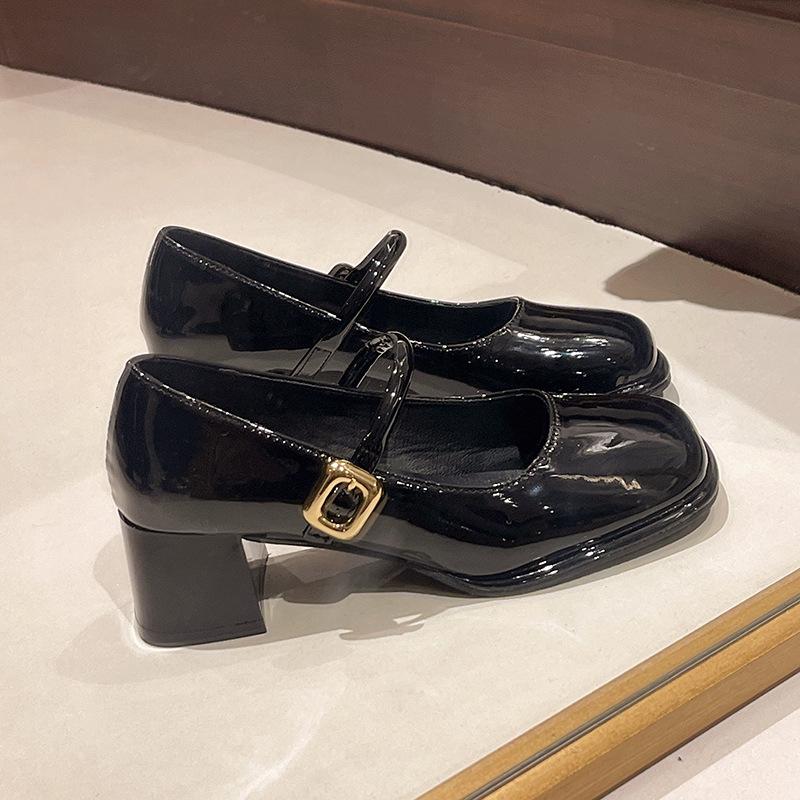 

French temperament single shoes women s 2025 new women s autumn thick heel medium heel versatile square head light mouth with skirt shoes 35