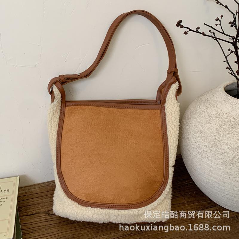 Autumn and Winter Large-capacity Lamb Wool Bucket Bag Women's 2025 New Messenger Tote Bag Premium Plush Shoulder Bag