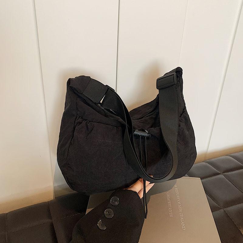 

Versatile Soft Nylon Drawstring Shoulder Bag In Chic Colors For Everyday Use чорний