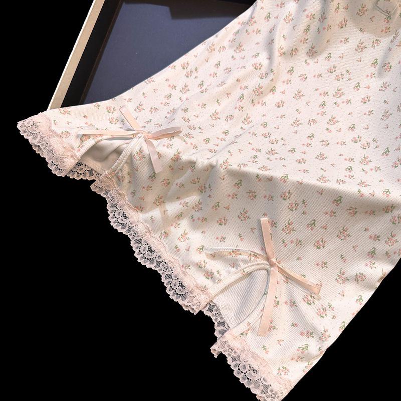 Damen Süß & Würzig Nachthemd: Blumendruck, Spitzenpatchwork, mit Brustpolstern