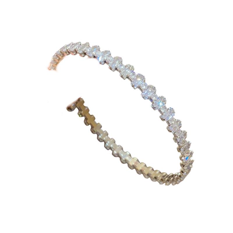 High-End Luxury Zircon Open Bangle: Exquisite Round Bracelet for a Stylish, Versatile Look
