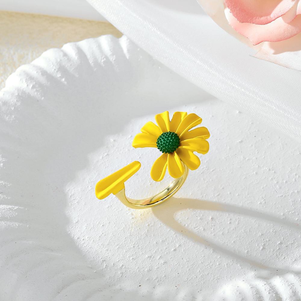 Korean Daisy Flower Elegant Opening Rings Women Adjustable Wedding Party Engagement Finger Rings Statement Jewelry Gift